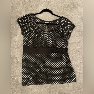 XL black and white Hot Tempered polka dot shirt with black belt